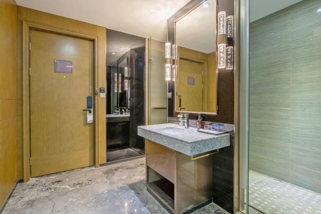 Lnsail Hotel Shenzhen Luohu Port Railway Station Zewnętrze zdjęcie