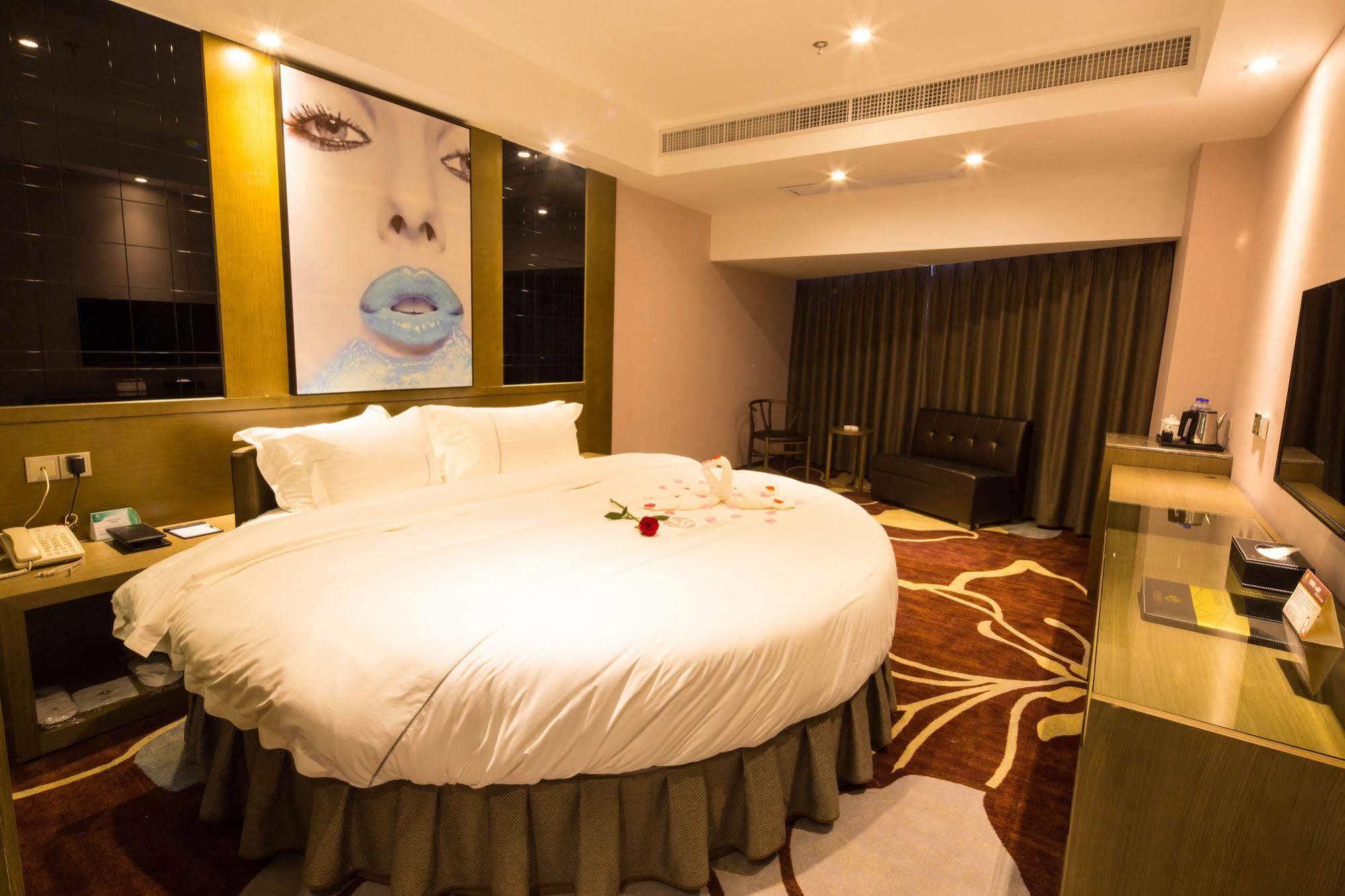 Lnsail Hotel Shenzhen Luohu Port Railway Station Zewnętrze zdjęcie